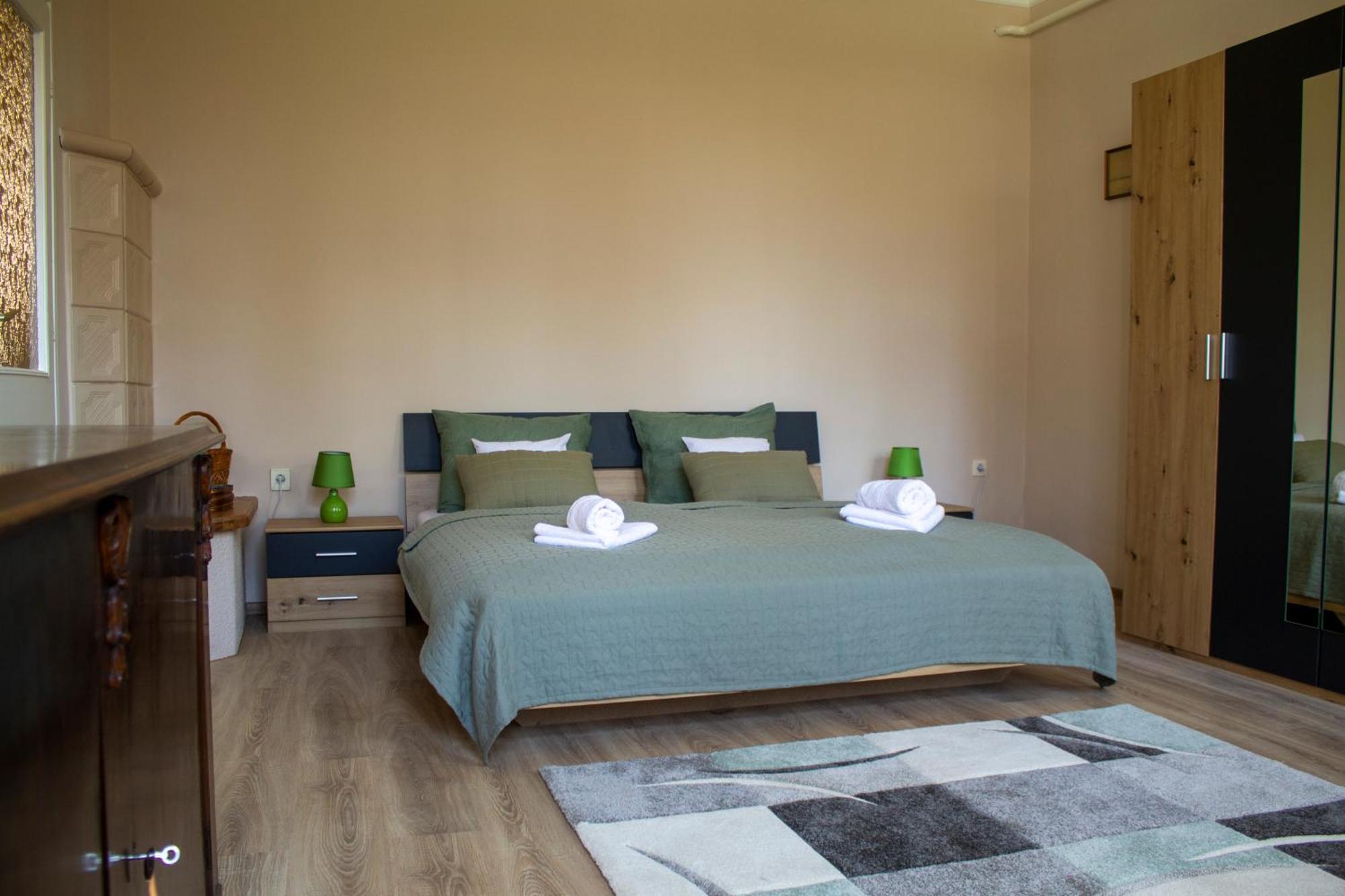 Villa Flora Кишкунмайша Екстериор снимка